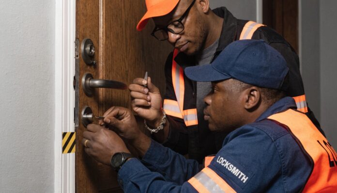 Сломался замок в двери: легальное вскрытие замков без повреждений