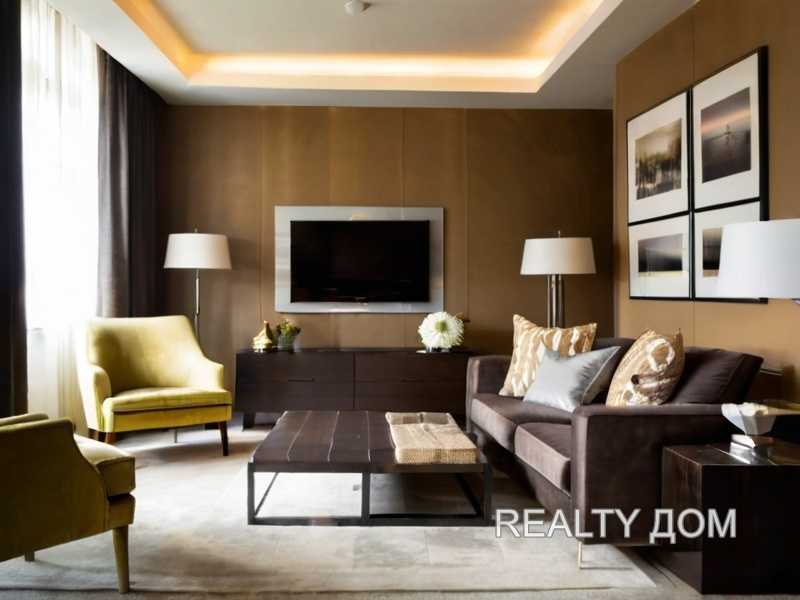 Баланс с белыми и пастельными поверхностями