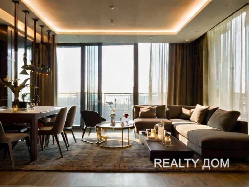 Зеркальные панели на стенах