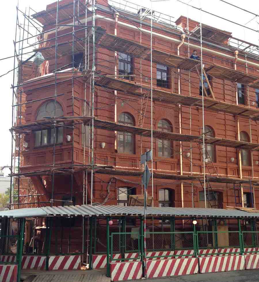 Фасадные работы: особенности реставрации старых зданий